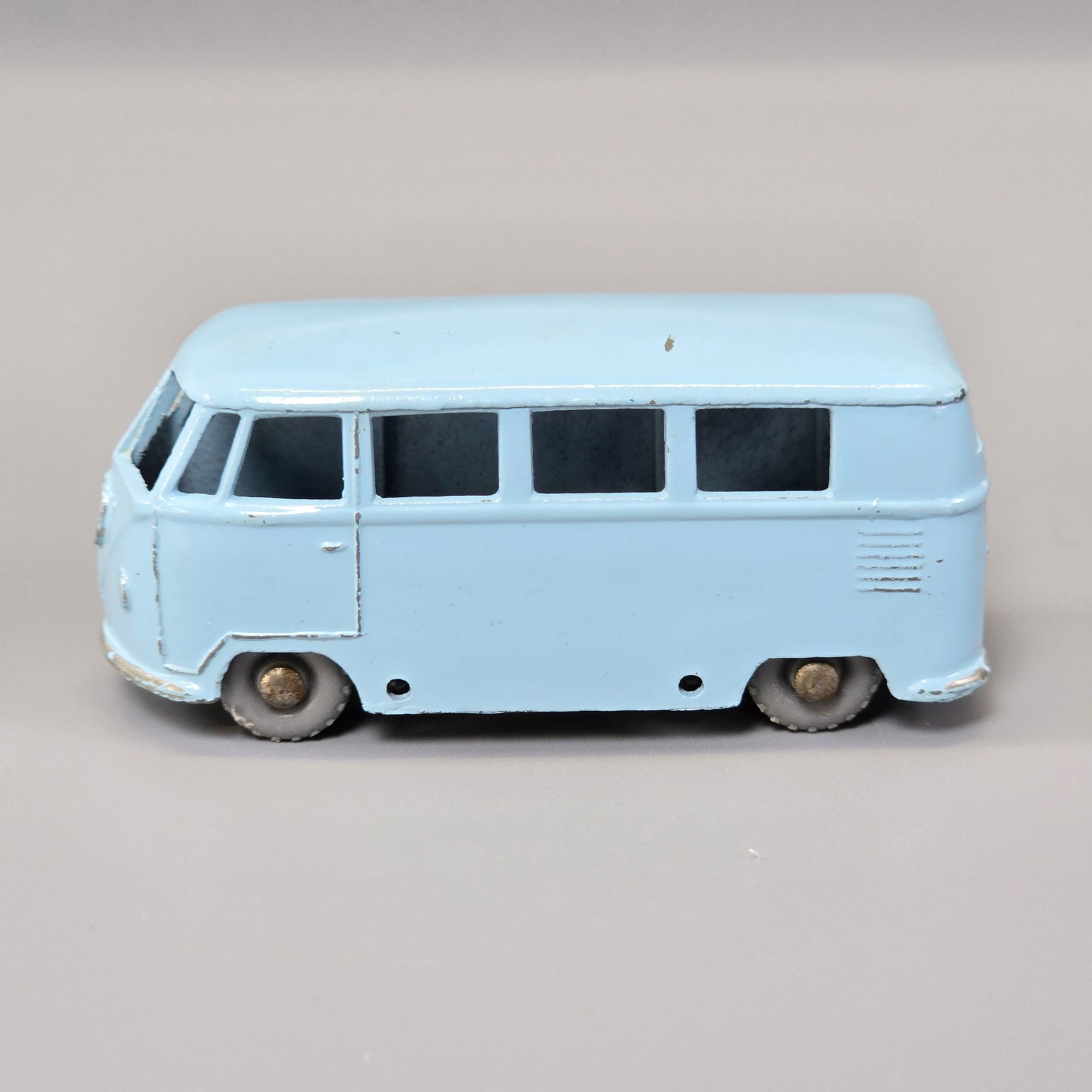 Budgie Miniatures Volkswagen Micro Bus Gray plastic Wheel (1 of 6)