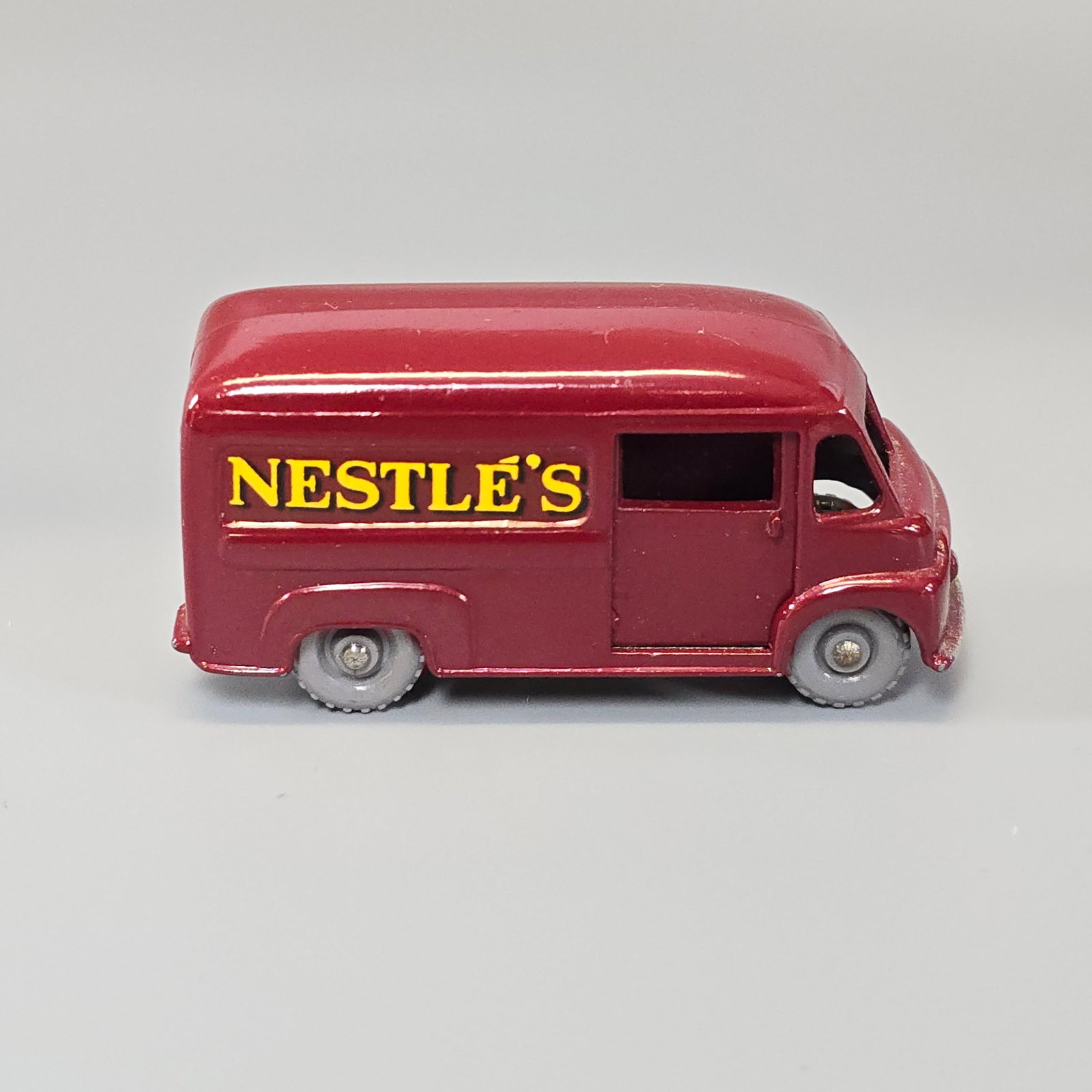Lesney Matchbox series Commer 30 CWT Van (1 of 7)