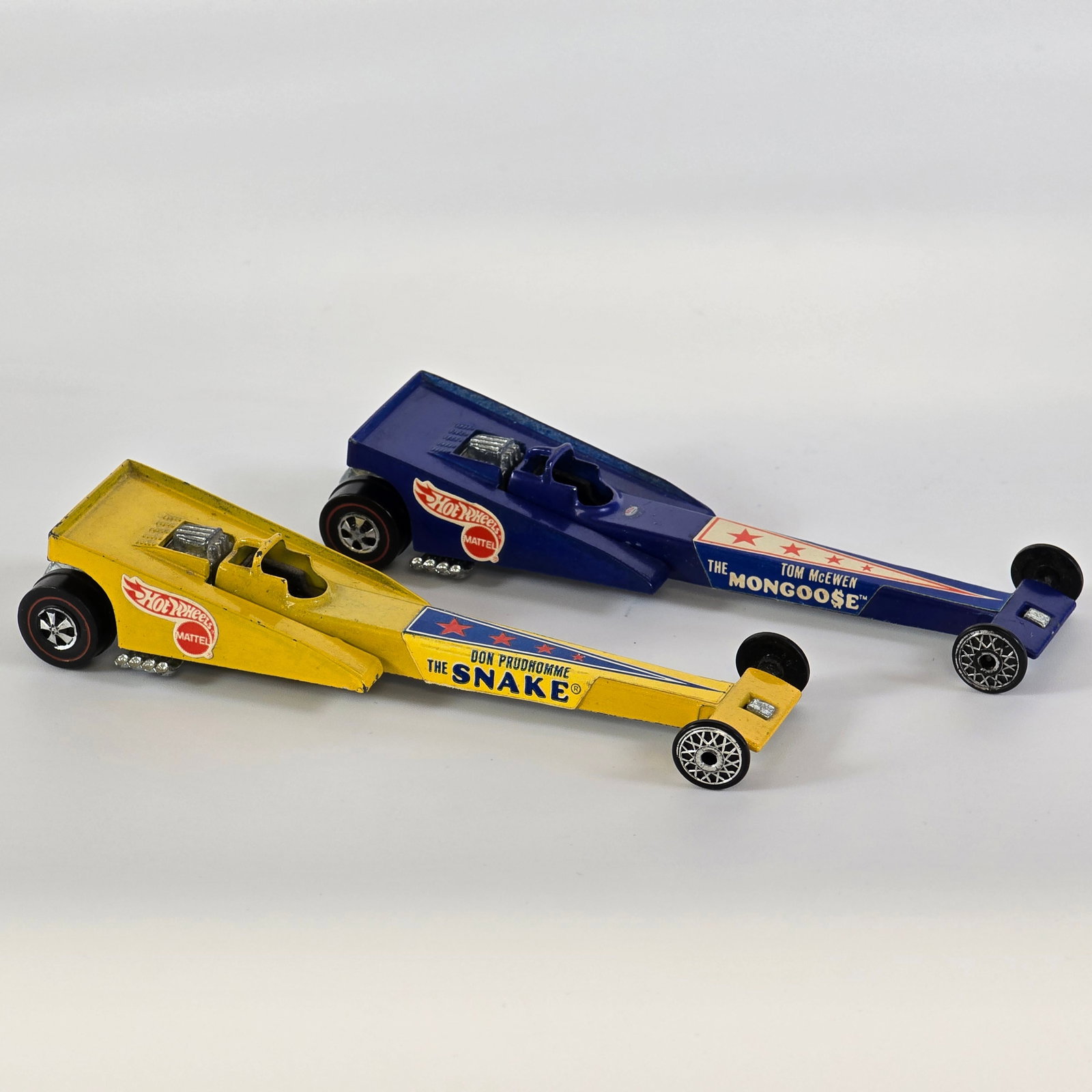 Hot Wheels Redline Mongoose & Snake Rear Engine Dragster PAIR: Snake & Mongoose Rear Engine Dragsters - Yellow & Blue - Hong Kong - 1972 Both dragsters in similar condition - Nice overall with a few light nicks. Original decals intact. Hatches work prope
