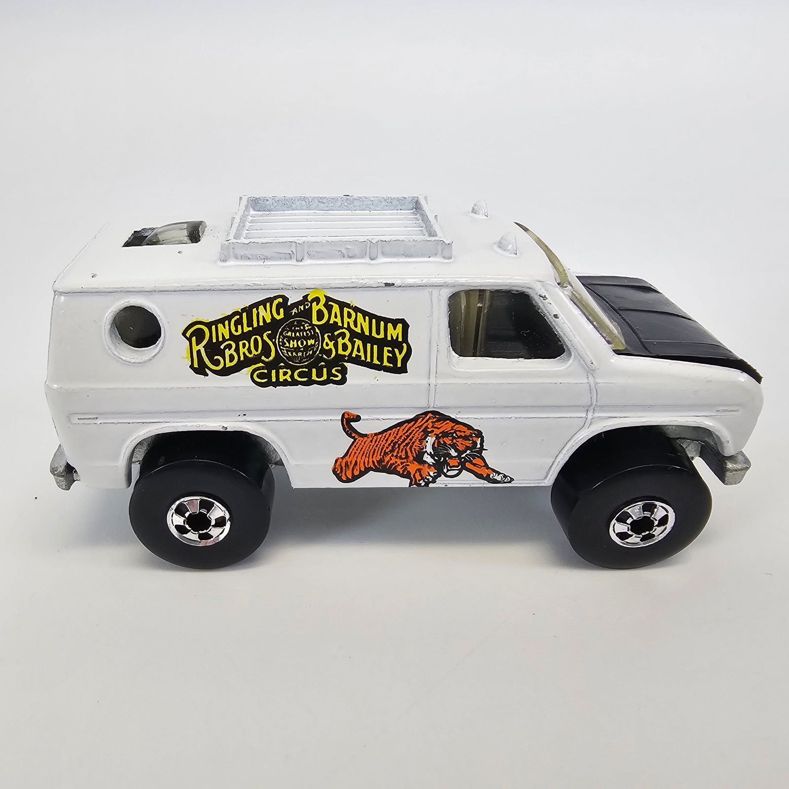 Hot Wheels Ringling Bros Baja Breaker: Hot Wheels Ringling Brothers Barnum & Bailey Circus Baja Breaker Van with Scene Viewer Condition: Loos to be very good with minimal wear. Bright paing and tampos. Scene Viewer very clear and vibra