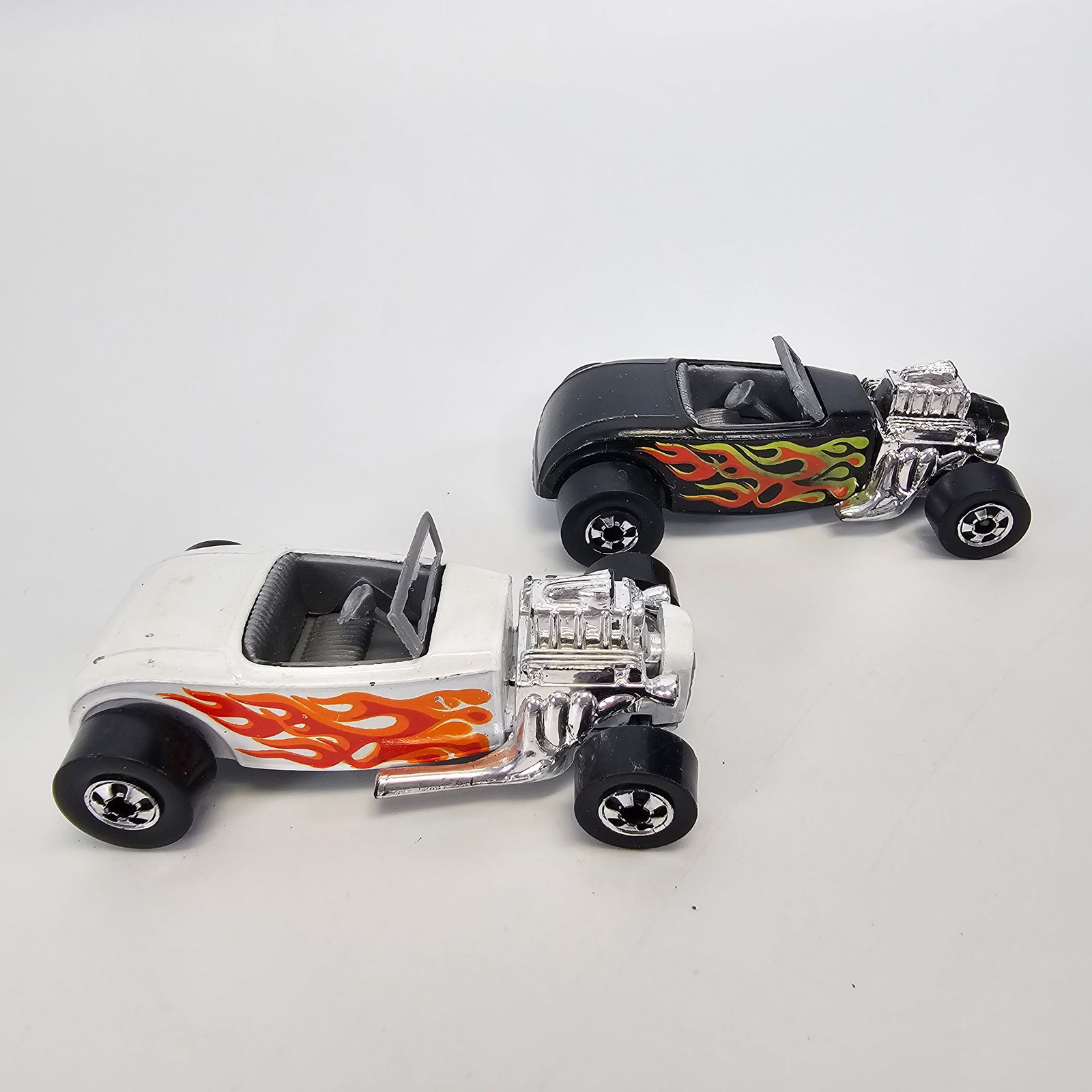 Hot Wheels '32 Ford Roadster Pair (1 of 5)