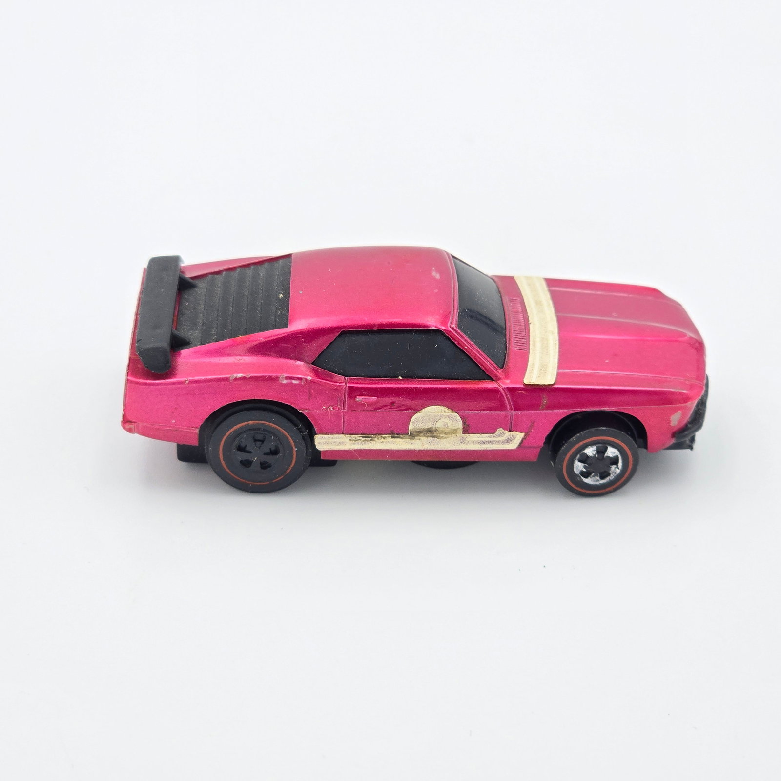 Sizzlers Mustang Boss 302: 1970 Mattel Hot Wheels Sizzlers magenta Mustang Boss 302 Car: very good with minor scattered chips and high edge wear, wheel chrome is fair on 3 of the wheels, nonexistent on one