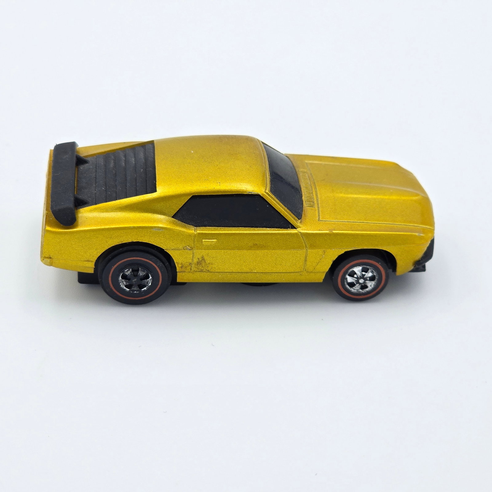 Sizzlers Mustang Boss 302: 1970 Mattel Hot Wheels Sizzlers gold Boss Mustang 302 Car: excellent color, no decals, front wheel chrome excellent, rears are missing significant chrome 
