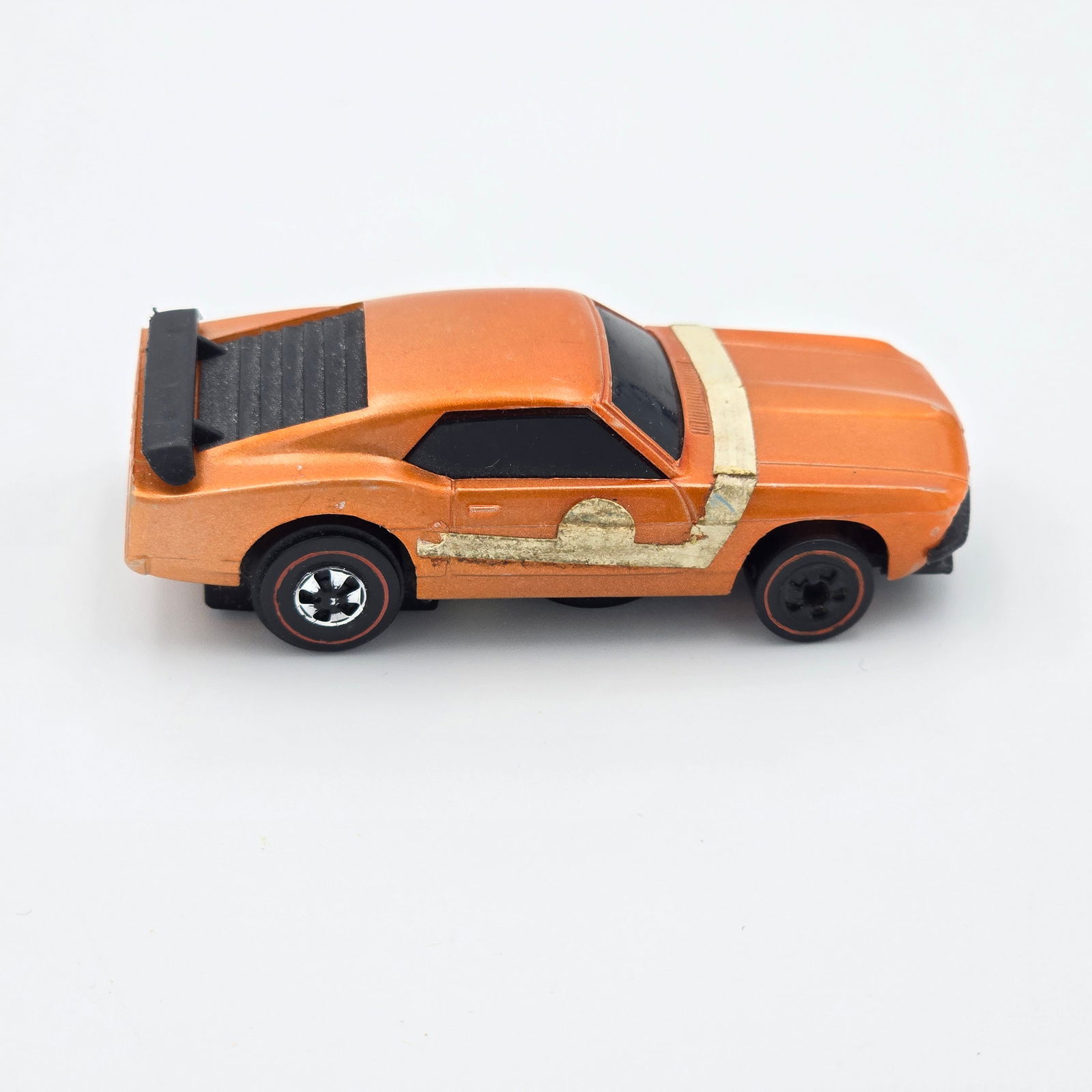 Sizzlers Mustang Boss 302: 1970 Mattel Hot Wheels Sizzlers orange Mustang Boss 302 Car: body color is very good with minor high edge wear including at nose, worn and faded decals, nonexistent front wheel chrome, loss to chro