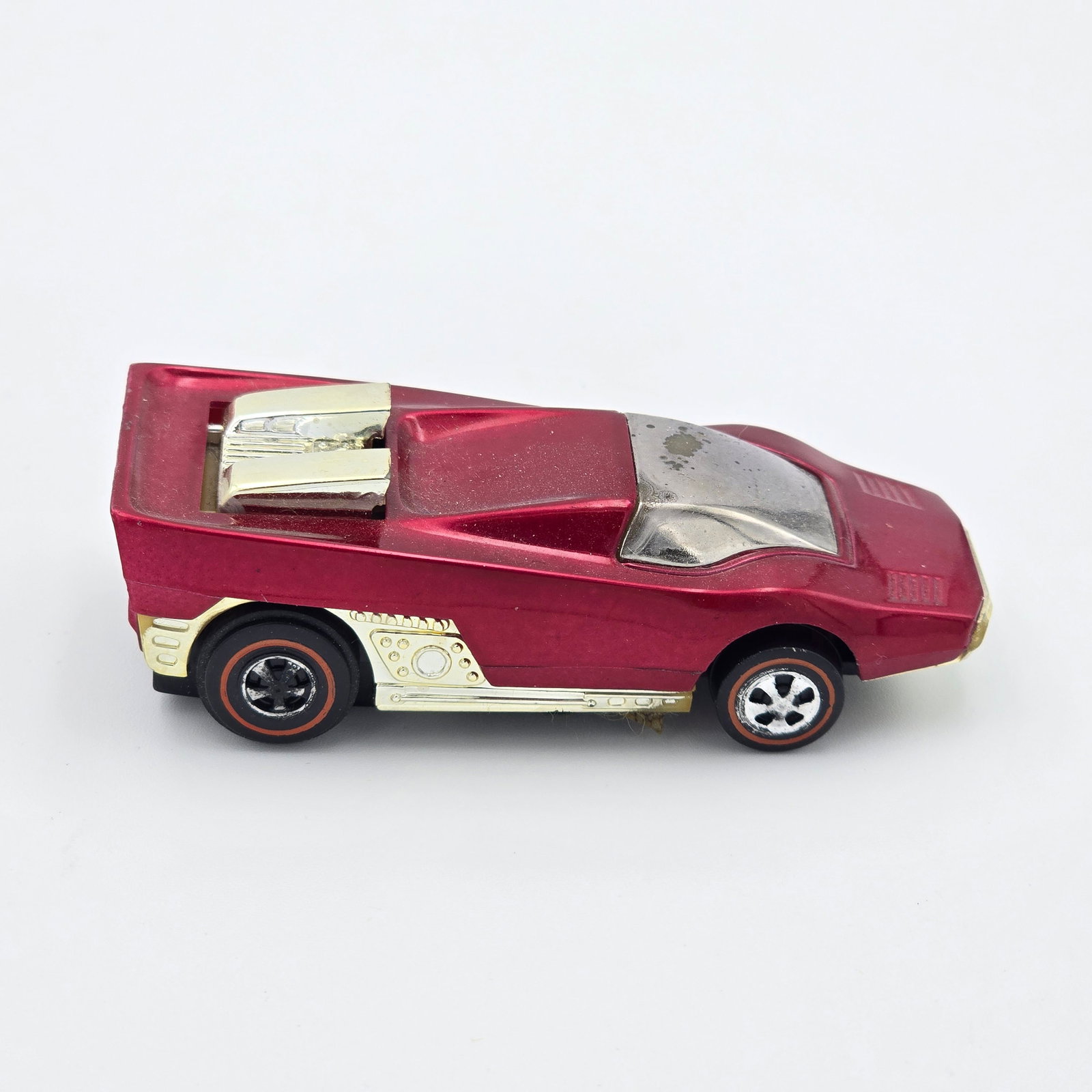 Sizzlers Straight Scoop: 1971 Mattel Hot Wheels Sizzlers magenta Straight Scoop Car: very good to excellent body color, windshield chrome has issues as seen, rest of chrome is near complete but has taken a golden hue in spots
