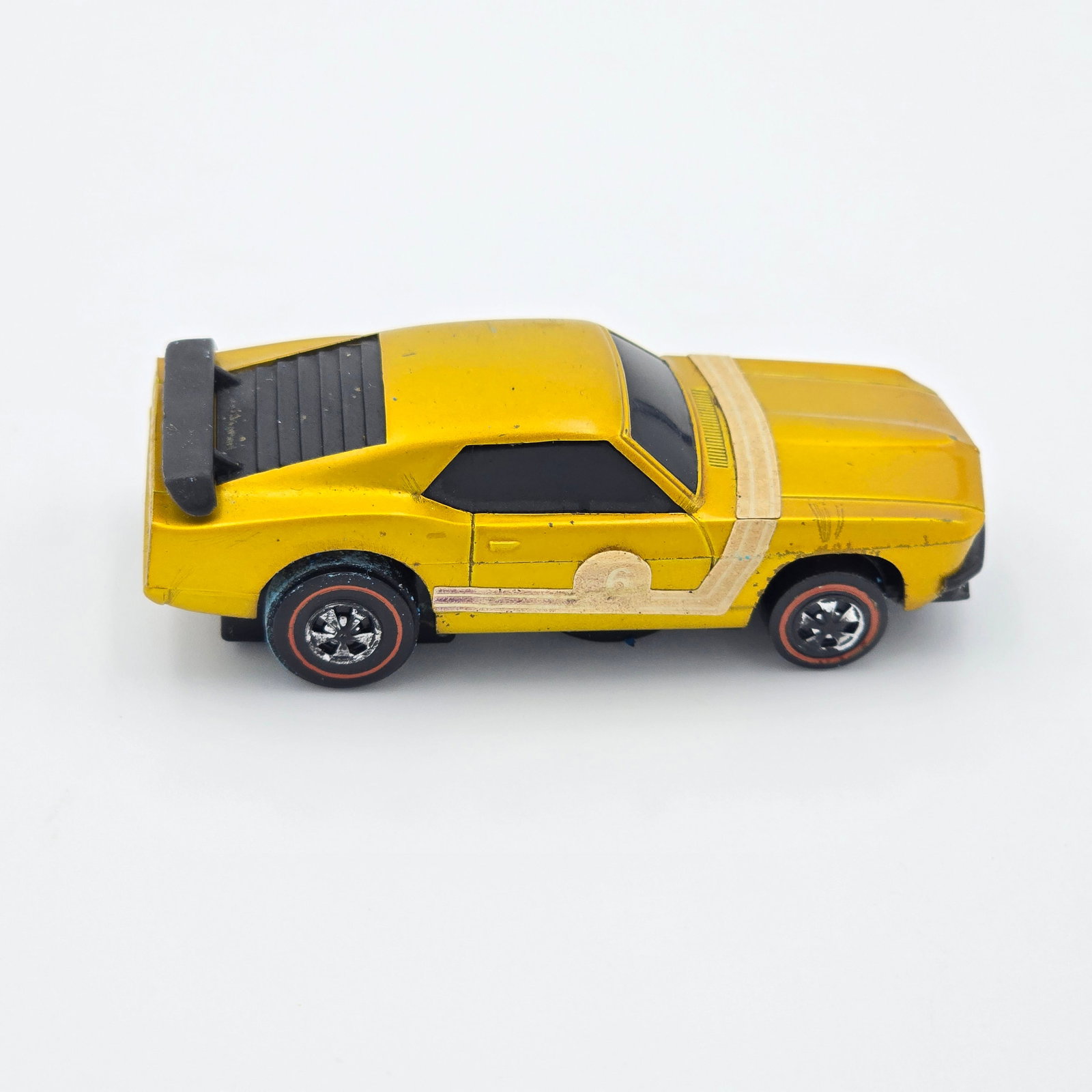 Sizzlers Mustang Boss 302: 1970 Mattel Hot Wheels Sizzlers gold Mustang Boss 302 Car: very good body color with scattered light scratches and scuffs, faded decals, wheels have chrome loss as seen