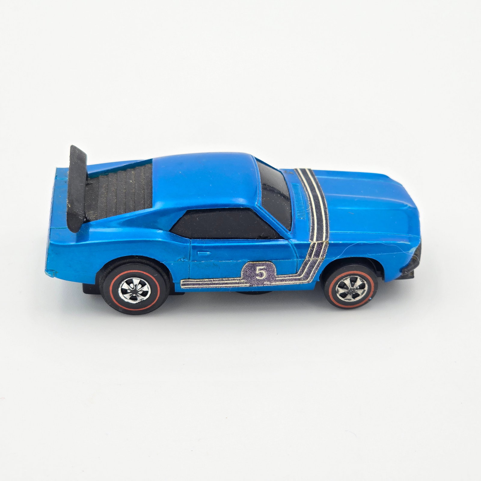 Sizzlers Mustang Boss 302: 1970 Mattel Hot Wheels Sizzlers blue Boss Mustang 302 Car: body color is excellent, decals are here but torn and loose on one side as seen, wheel chrome is very good to excellent 