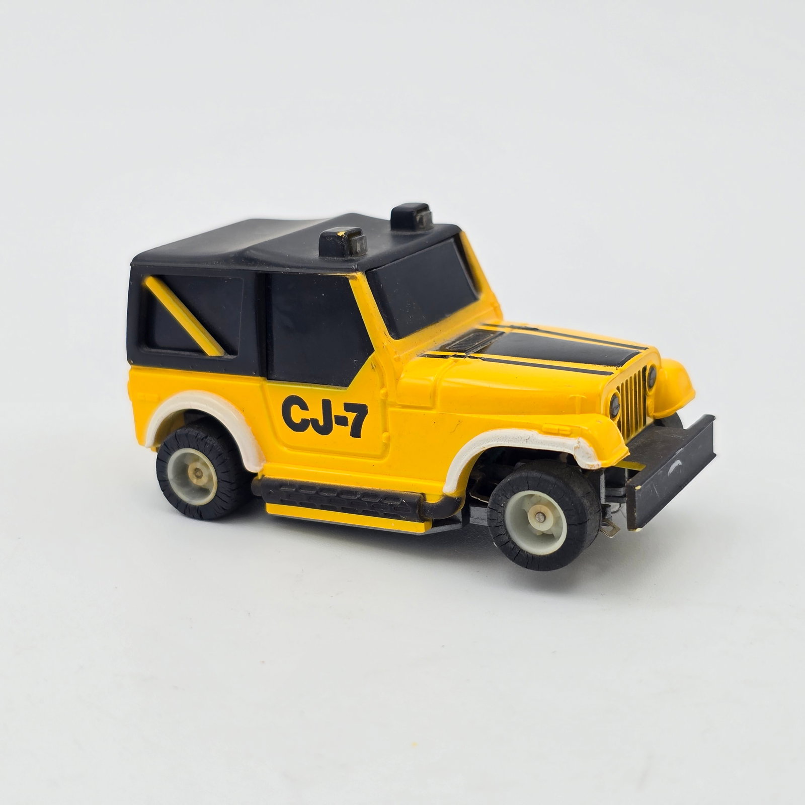 TYCO Jeep CJ-7 Slot Car: TYCO Yellow Jeep CJ-7 Slot Car Car- Looks to be in overall good condition and complete with spots of light wear to black paint in spots, pickup shoes show wear as seen