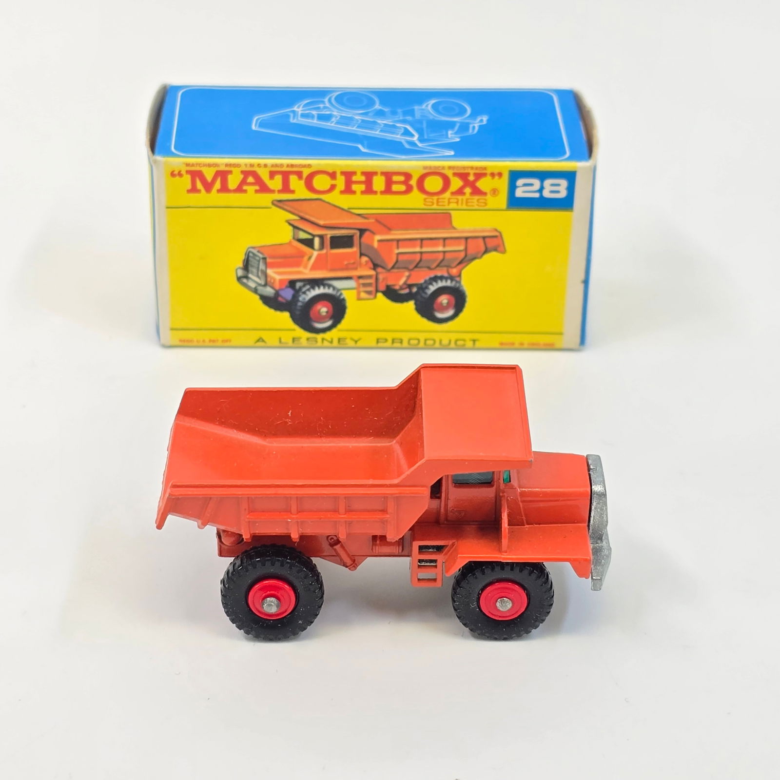 Lesney Matchbox Mack Dump Truck & box (1 of 4)