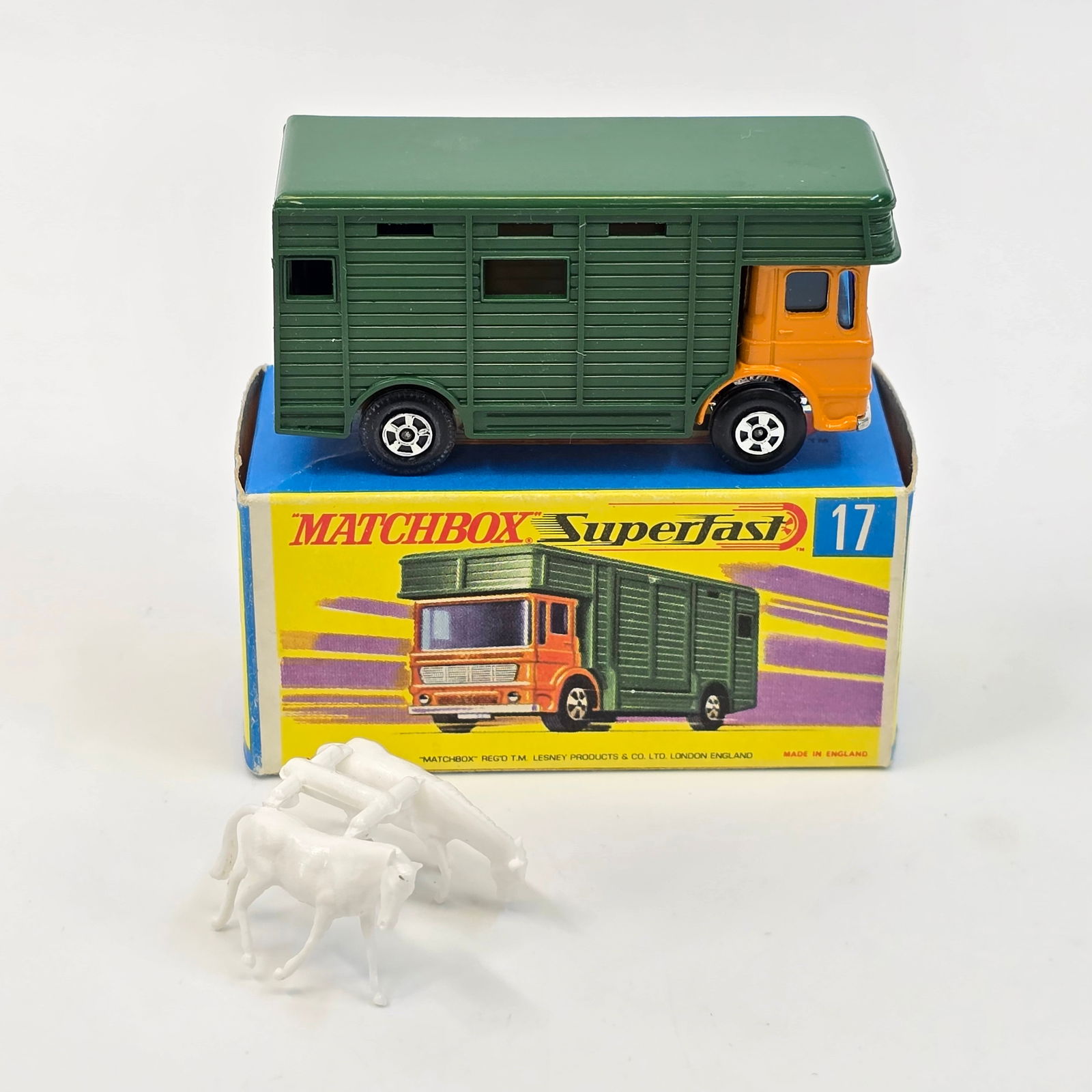 Lesney Matchbox SuperFast Horse Box (1 of 9)