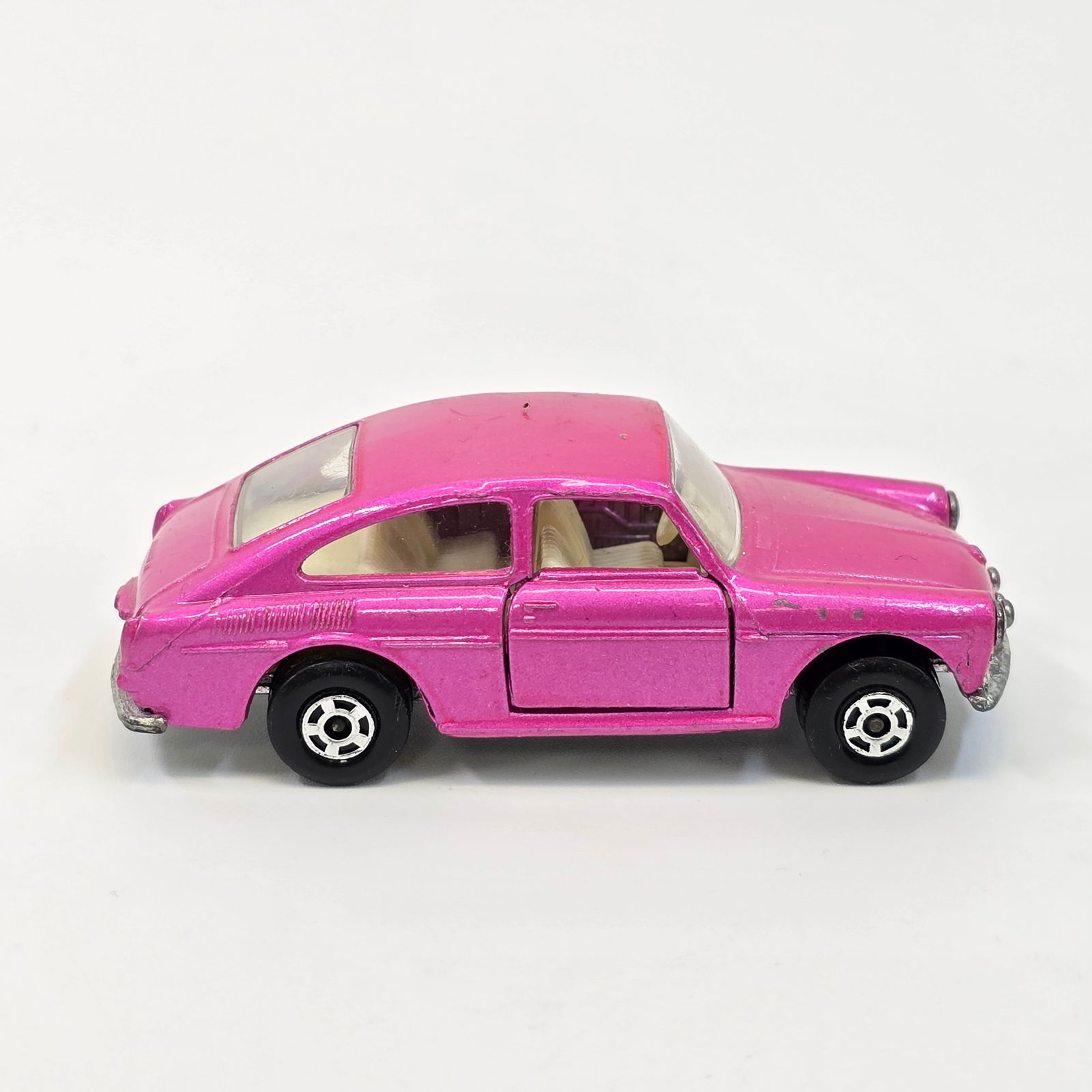 Lesney Matchbox SuperFast VW 1600 TL (1 of 5)