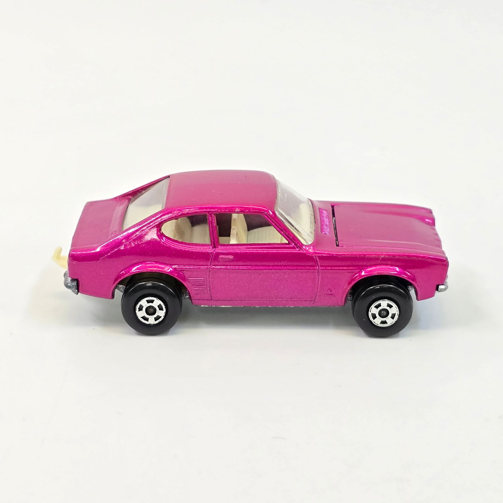 Lesney Matchbox SuperFast Ford Capri (1 of 6)
