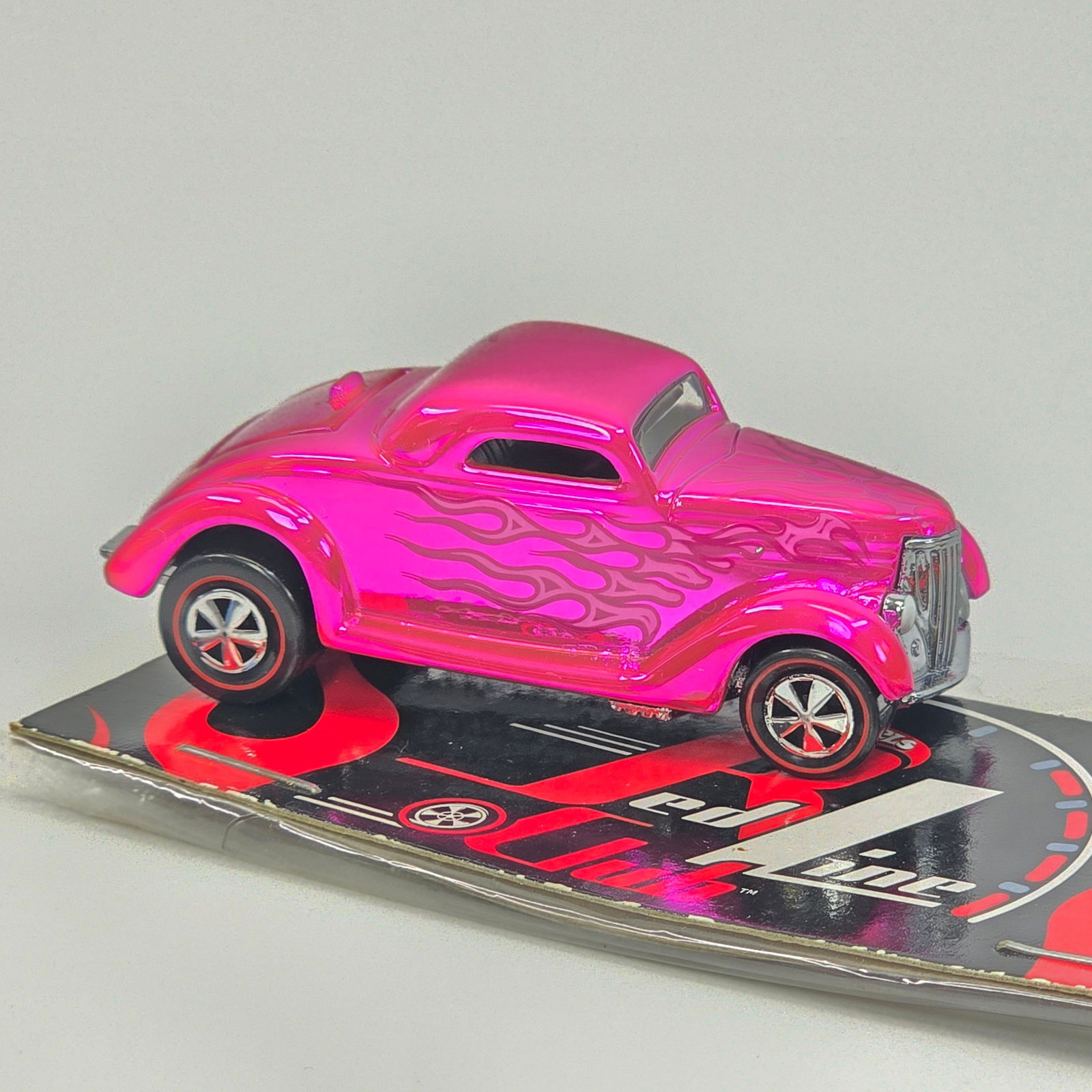 Hot Wheels Pink Party car Ford Coupe (1 of 9)
