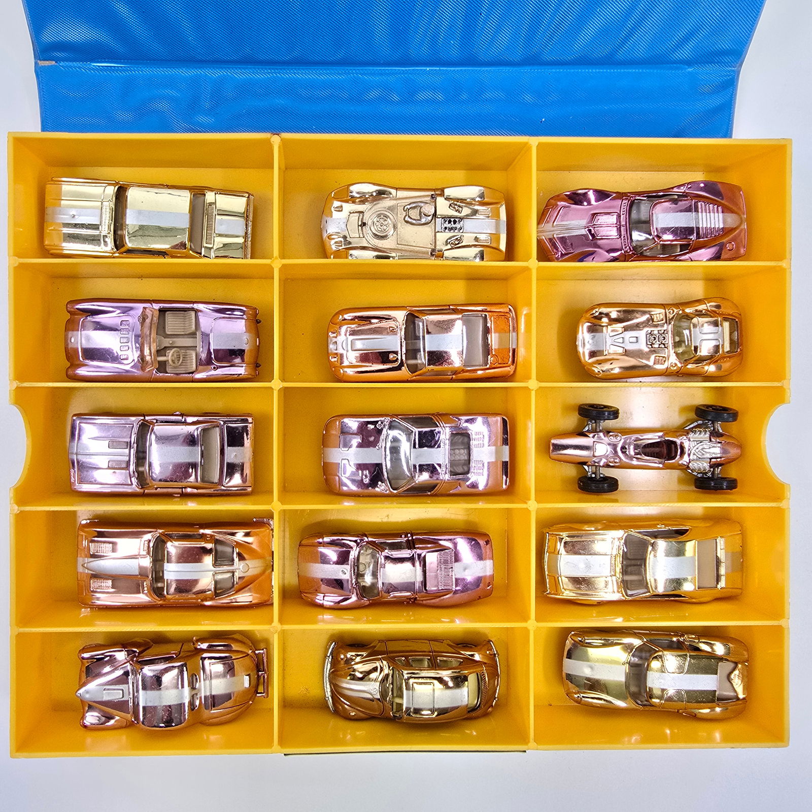 Aurora Cigar Box Case with Cars (1 of 13)