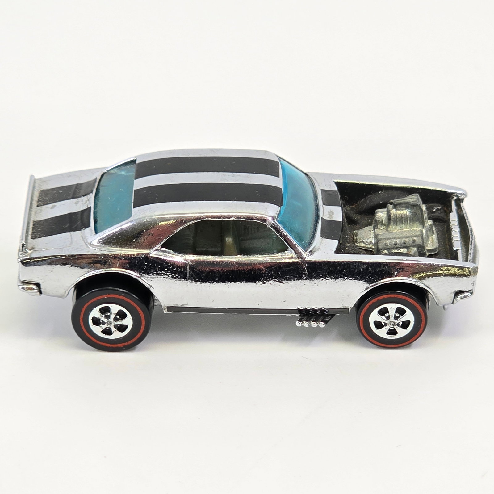 Hot Wheels Club Kit Heavy Chevy: Hot Wheels Club Kit Heavy Chevy - Dark interior Car is very good chrome wise, has all bearing wheels with excellent chrome, has replacement stripes and no roundels.