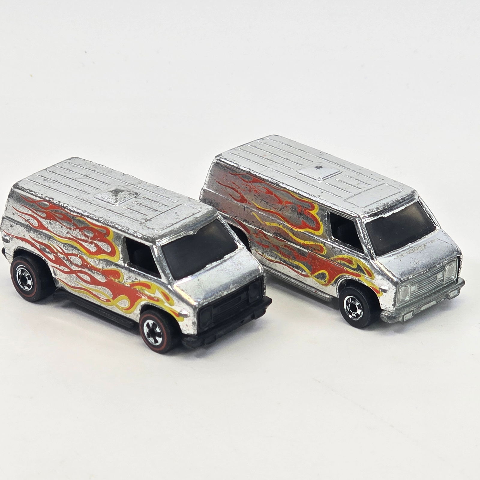Hot Wheels Super Van pair (1 of 7)
