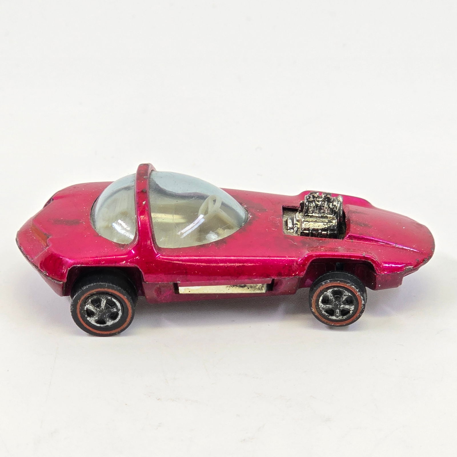 Hot Wheels Redline Silo: Silhouette - Rose/US/White int. Glass- looks to be in good shape, no major damage Wheels - Poor with most of chrome worn Base & engine- motor has chrome loss, base is toned a different color