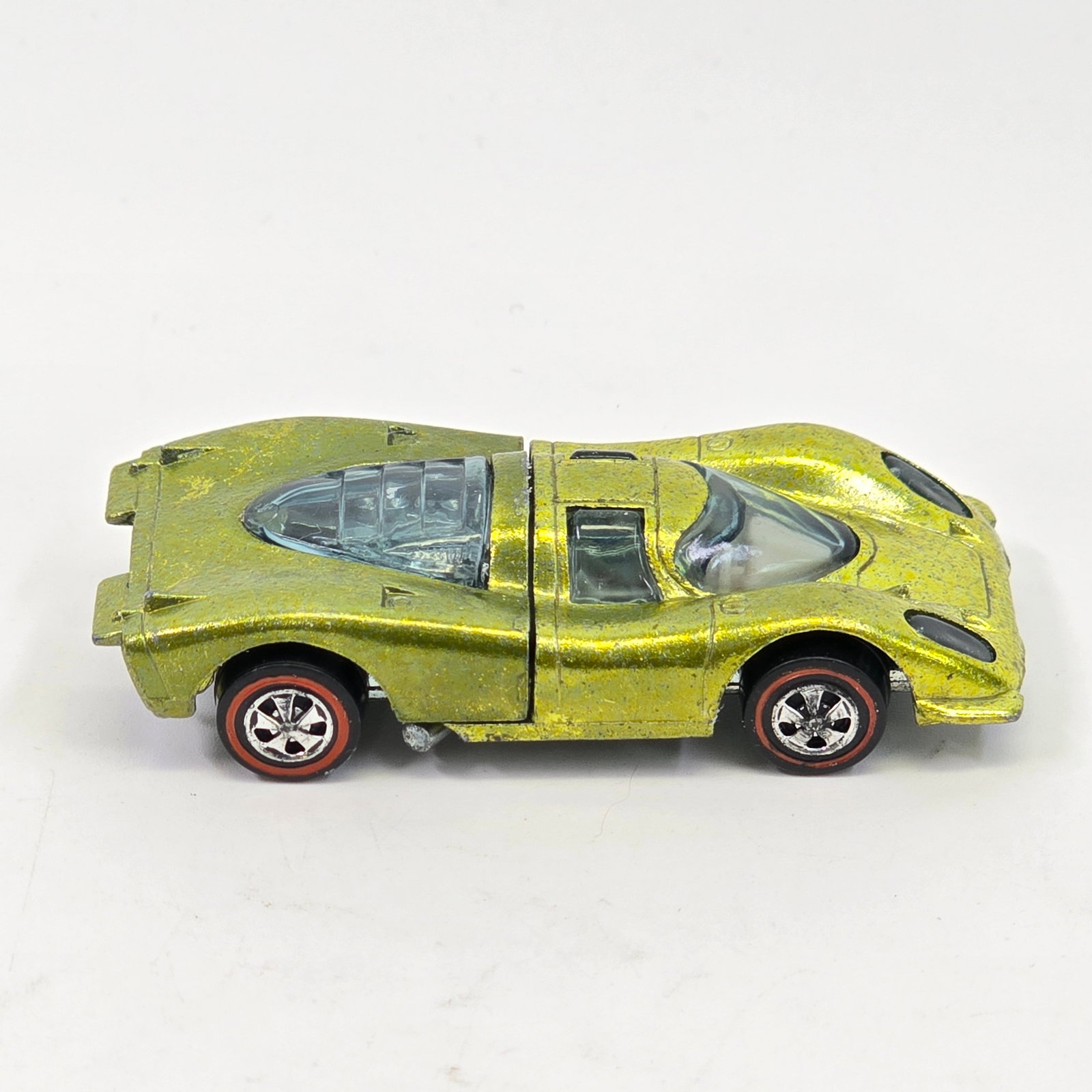 Hot Wheels Redline Porsche: Yellow Porsche 917-US/white interior Paint- clean with wispy tone to front half, back half is toned shades darker than front half, very little wear however Engine/ Base- excellent, clean base and moto