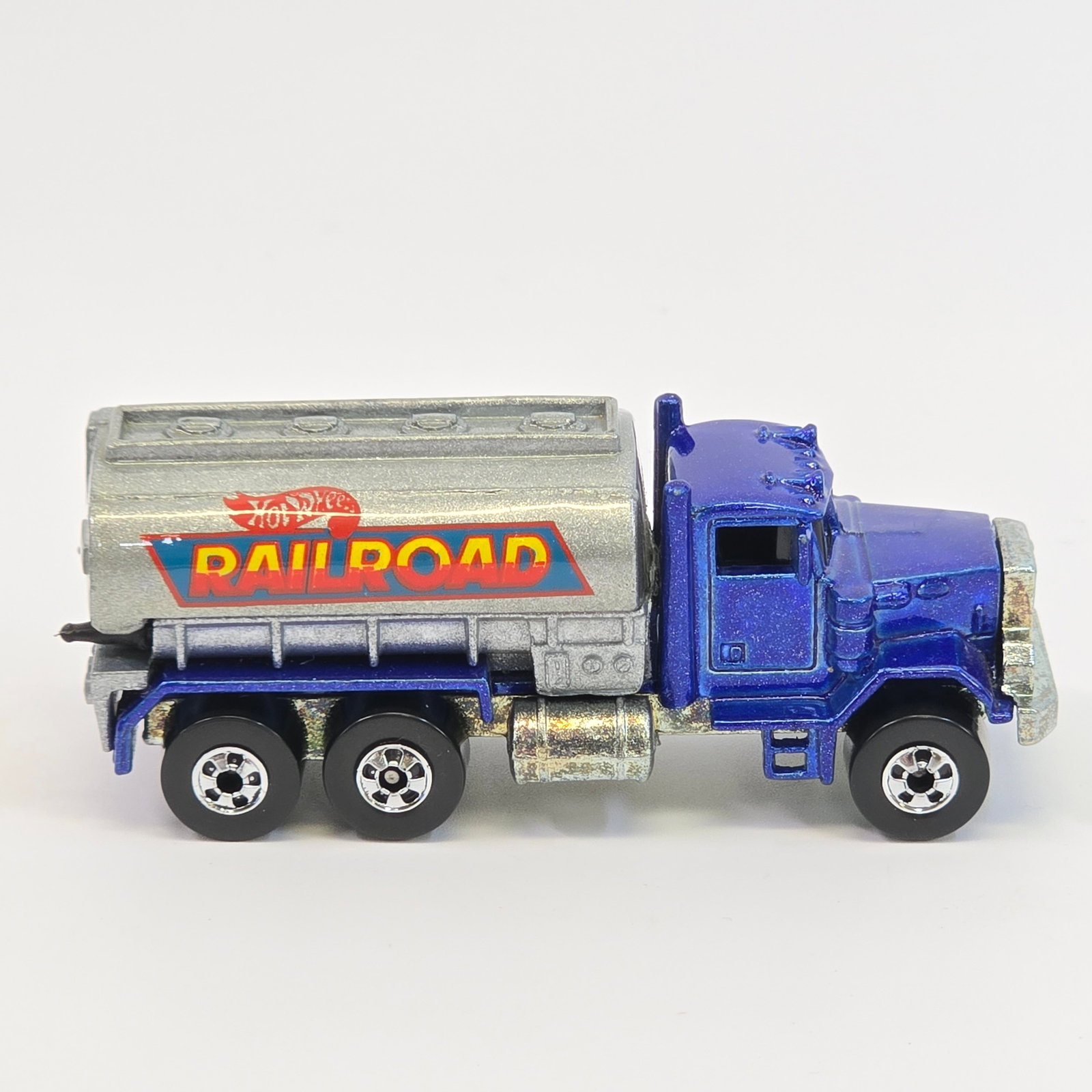 Hot Wheels Peterbuilt Railroad Tanker: Hot Wheels Blue Peterbilt Railroad Tanker Car(s) - excellent with no issues Card(s) - NA Blister(s) - NA