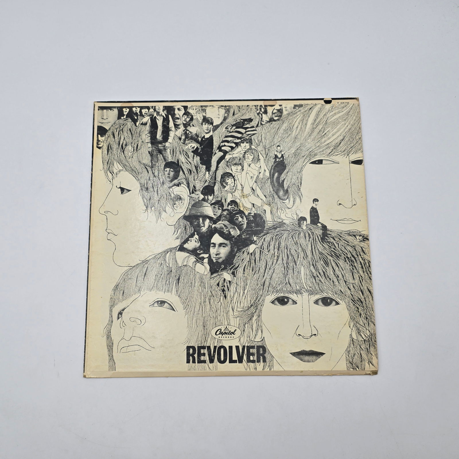 The Beatles Revolver Vinyl LP: The Beatles Revolver vinyl LP. This appears to be in good condition, it may have unnoticed minor issues including scratches. Please check photos to see what is included.