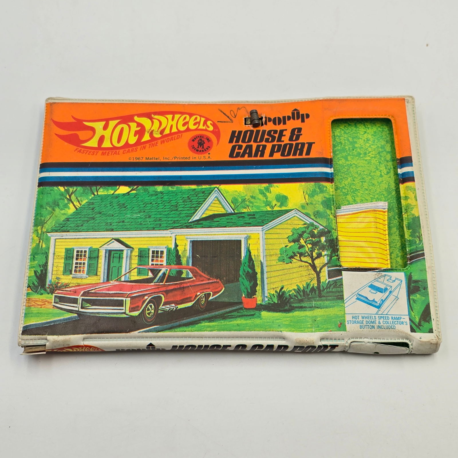 Hot Wheels Pop Up House and Car Port: Hot Wheels PopUp House & Car Port Collector Case Case is near complete, missing the Car keeper and car of course. This case is pretty clean, I dont see any splits in the vinyl though it may have