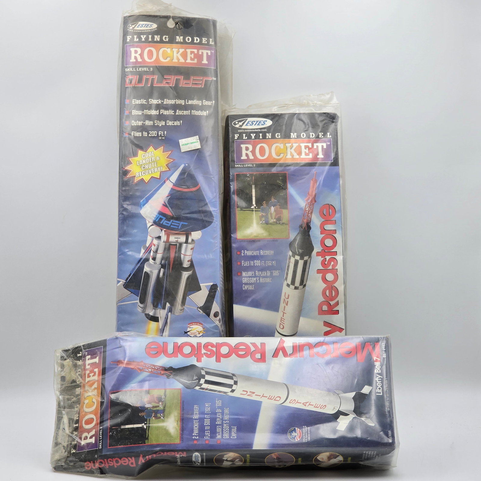 Estes Model Rocket Kit Lot of 3: Estes Model Rocket kit lot of 3 Includes - Outlander and (2) Mercury Redstones The Outlander is open at the top, contents are pictured, the others are currently sealed Packages are in good condition,