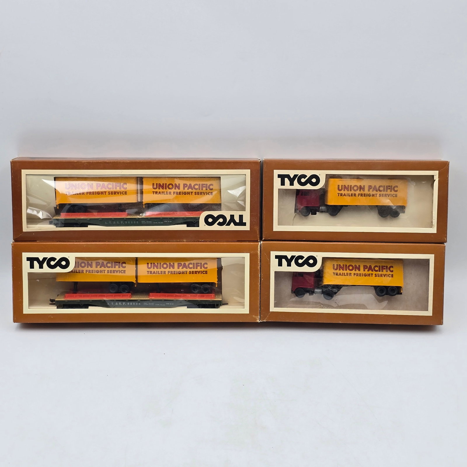 Lot of 4 Union Pacific Tyco Trains: Lot of 4 Union Pacific Tyco Trains, with the box. 2- Locomotive 2- Caboose Boxes are in decent condition, despite slight storage/shelf wear. Please see photos for more!
