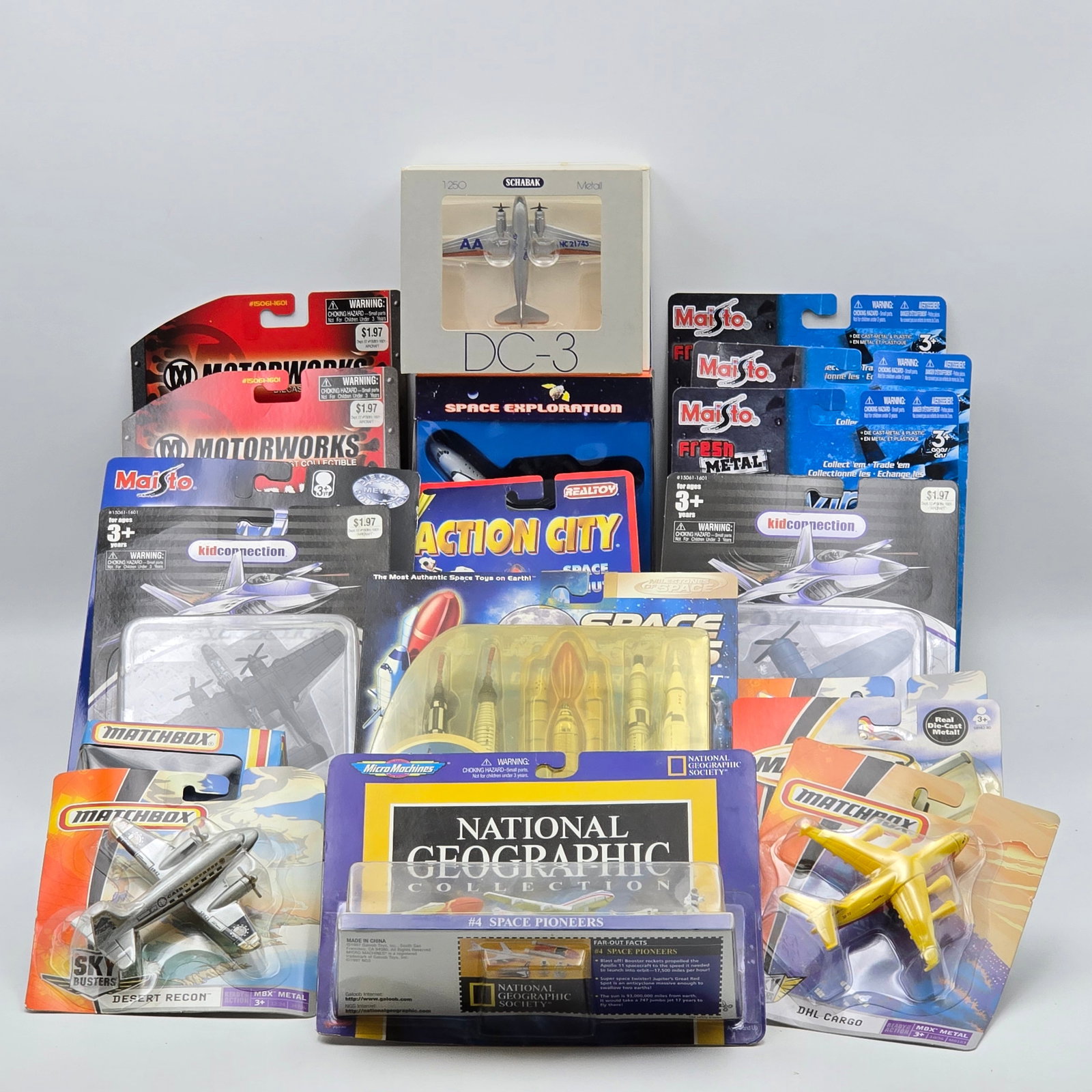 Lot of 19 Diecast Aircraft Models (1 of 13)
