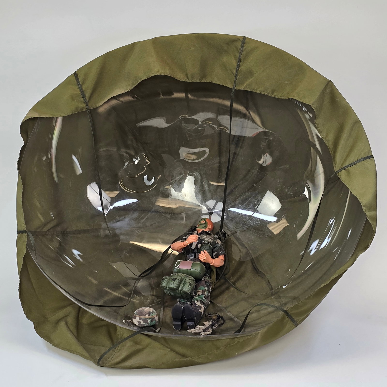 Military Paratrooper Figure w/Chute: Lot of 1 Military Action Figure including: 1- Military Paratrooper Figure with Parachute and Gear Packaging not included. Figure shows typical signs of handling and use; accessories appear