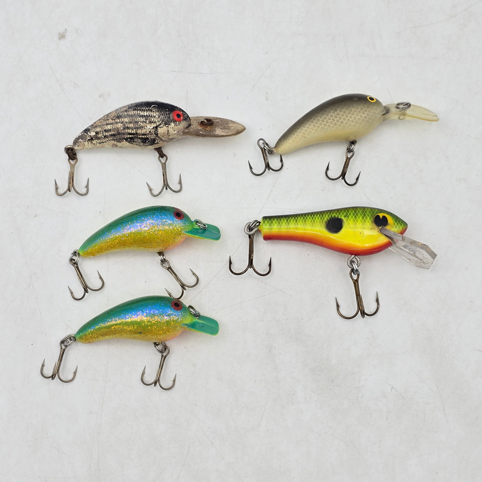 Crankbait Fishing Lures 5pc: Lot of 5 Crankbait Fishing Lures. Includes an assortment of hard body crankbait-style lures in various colors and patterns. Lures show signs of use including wear and hook