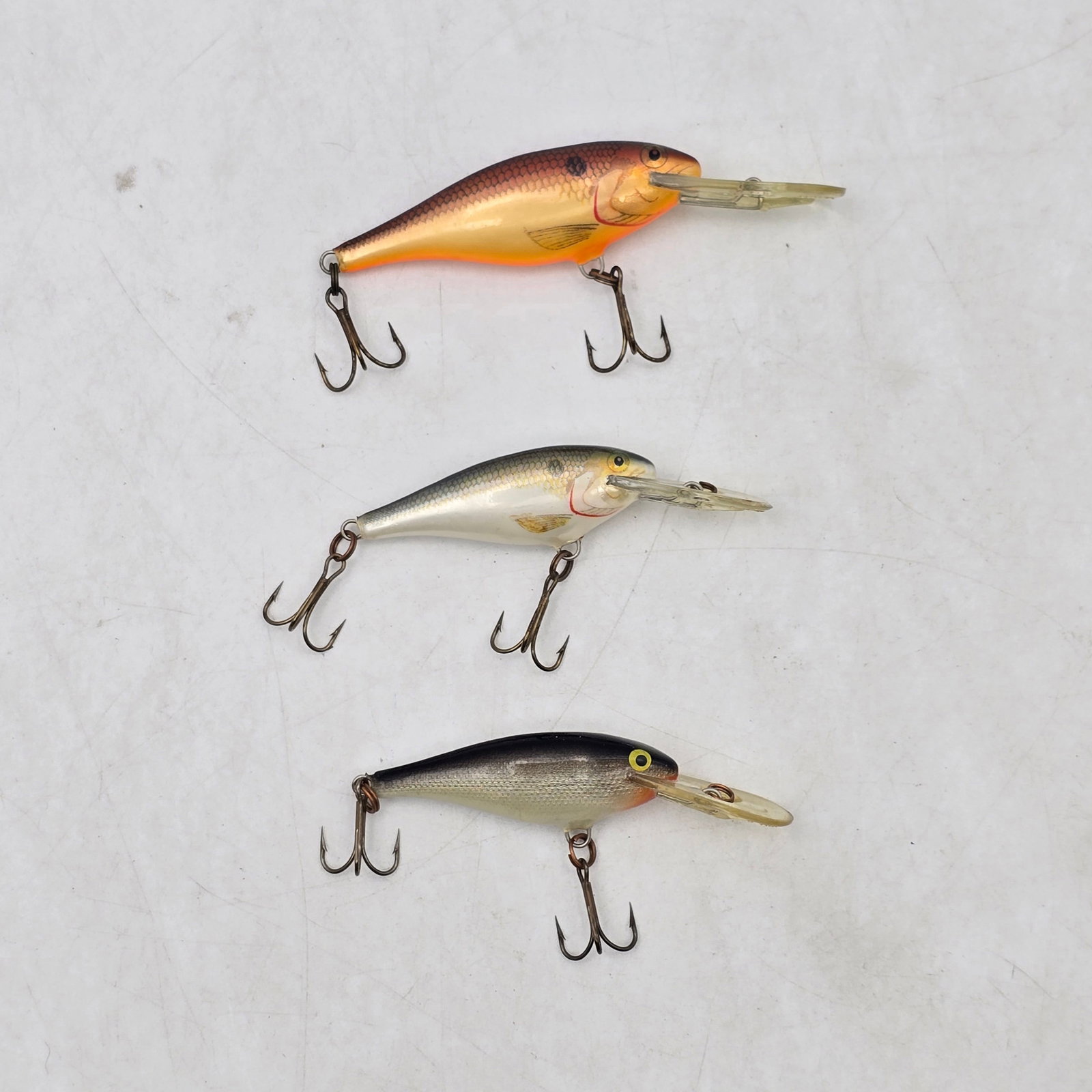 Crankbait Fishing Lures 3pc: Lot of 3 Crankbait Fishing Lures. Includes diving crankbait-style lures in natural shad and crawfish-style patterns. Designed for freshwater fishing with varied depth and action. Condition varies