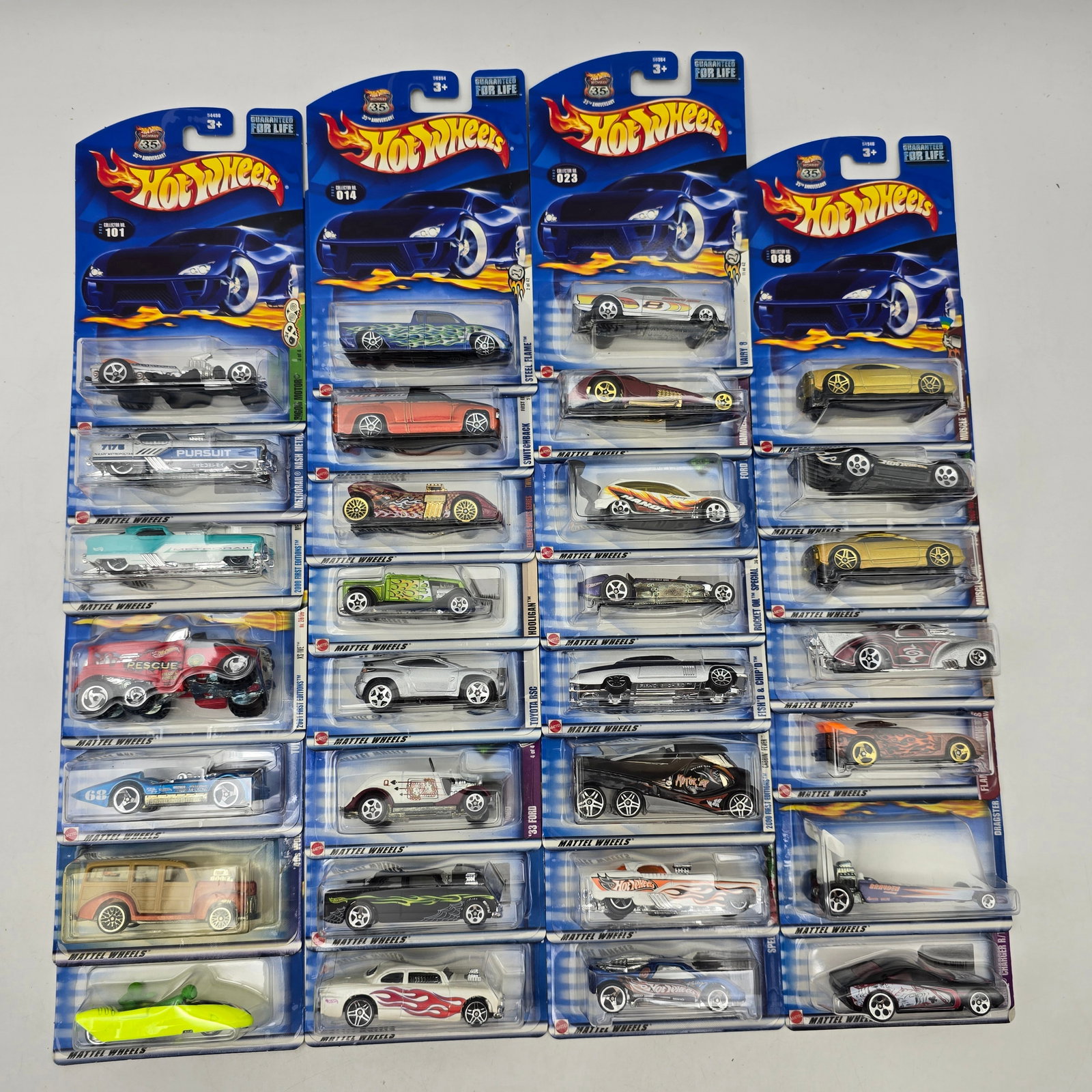 Lot Of 30 Hot Wheels Diecast Performance Mix: Lot of 30 Hot Wheels diecast vehicles with a strong focus on performance-oriented castings. Includes sports cars, hot rods, and streamlined designs, with several flame deco and race-inspired examples 