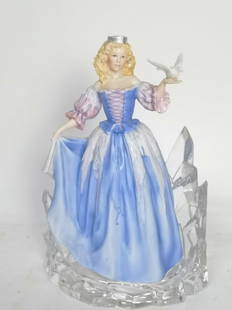 1988 The Franklin Mint House of Faberge Porcelain: 1988 The Franklin Mint House of Faberge Porcelain Figurine, 11.5in