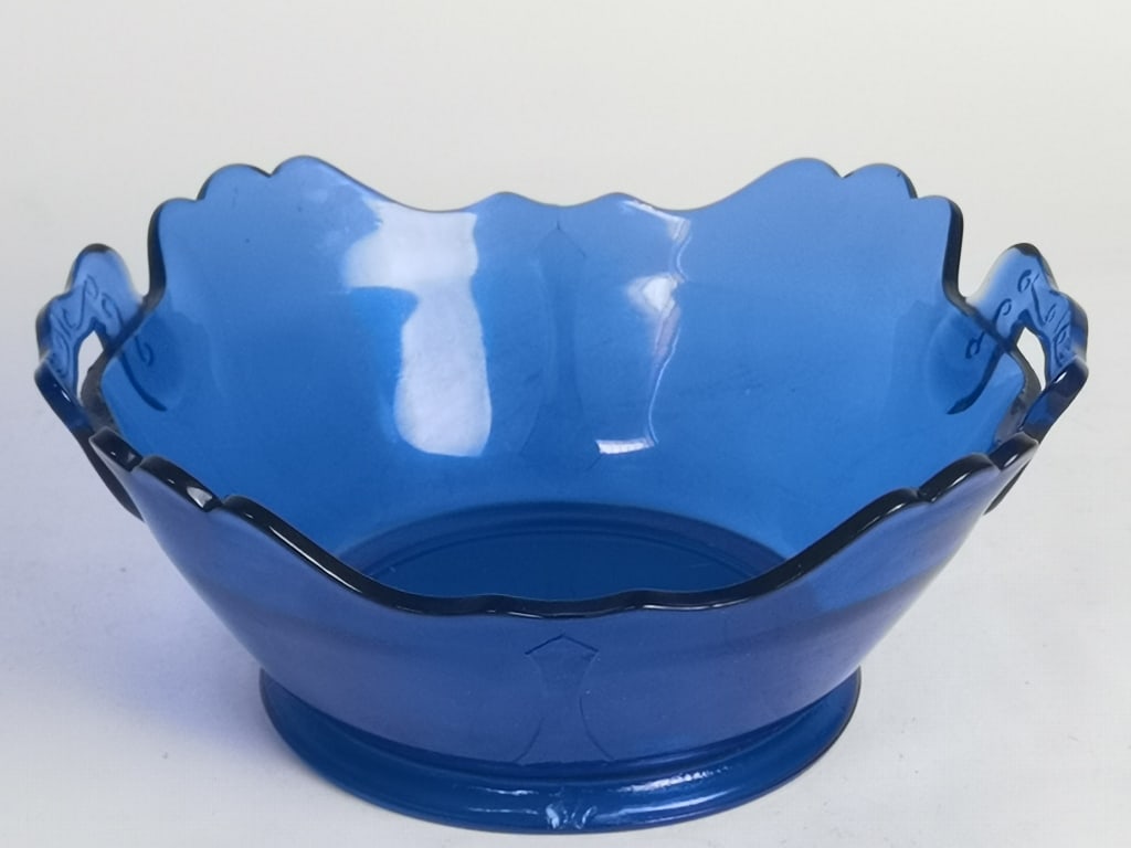 Vintage LE Smith Cobalt Blue Glass Bowl (1 of 5)