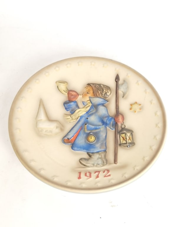 1972 MJ Hummel 2nd Annual Porcelain Plate: 1972 MJ Hummel 2nd Annual Porcelain Plate, 7.5in