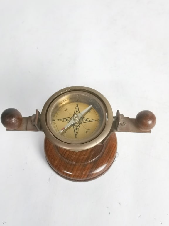 Vintage Brass Gimbal Nautical Compass (1 of 3)
