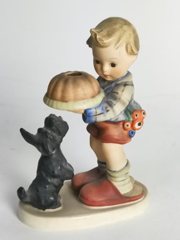 Goebel Hummel Porcelain "Begging His Share" Figuri (1 of 7)