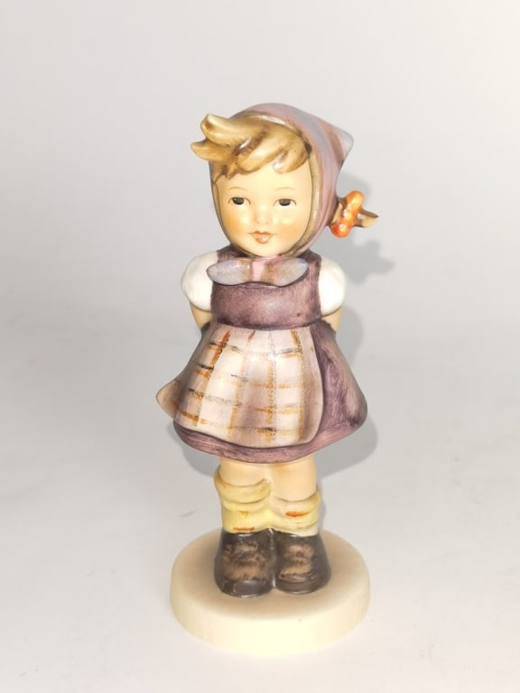 Goebel Hummel Porcelain Figurine: Goebel Hummel Porcelain Figurine, 5.5in