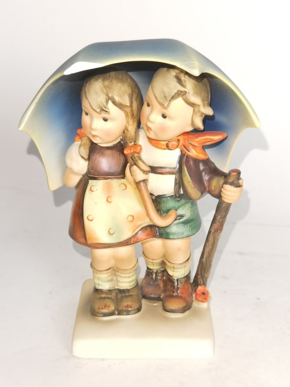 Goebel Hummel Porcelain Figurine: Goebel Hummel Porcelain Figurine, 7in