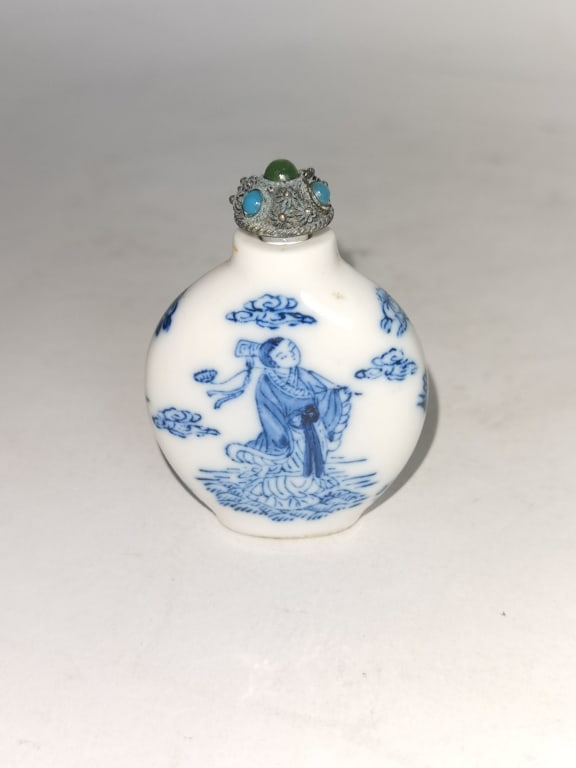 Chinese Porcelain B&W Snuff Bottle: Chinese Porcelain B&W Snuff Bottle, 2.5in