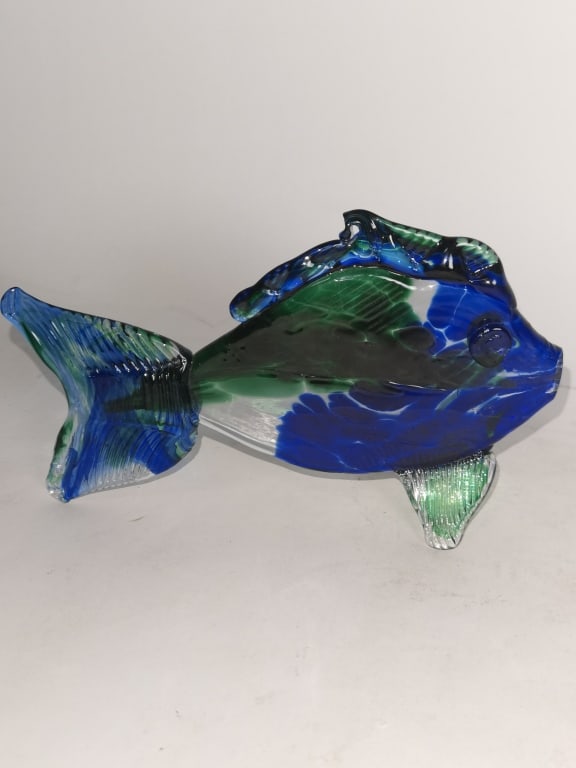 Victor Alexander Handmade Glass Fish: Victor Alexander Handmade Glass Fish, 4.25in by 8in