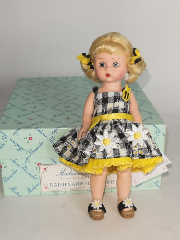 Alexander Doll Company, NY Daisies and Bees Doll: Alexander Doll Company, NY Daisies and Bees Doll, 8.5in