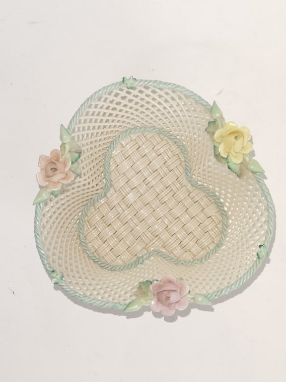 Antique Belleek Shamrock Roses Clover Art Four Str: Antique Belleek Shamrock Roses Clover Art Four Strand Basket, 5in by 2.5in