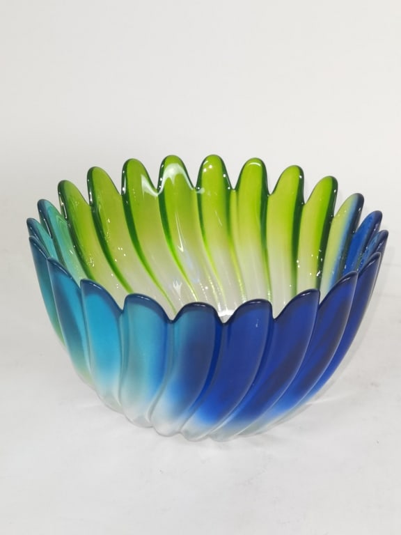 Walther Glas Petal Ombre Glass Bowl: Walther Glas Petal Ombre Glass Bowl, 4.75in by 7.5in