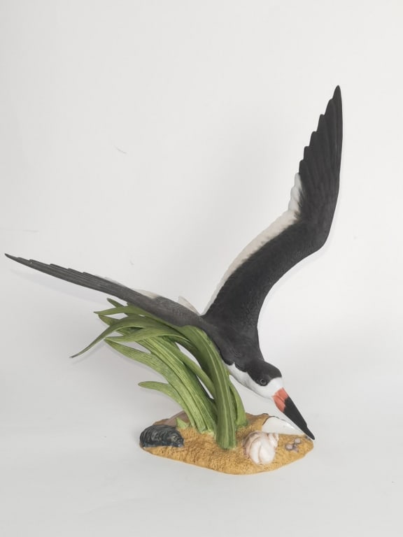 1984 The Franklin Porcelain Studio Skimmer Figurin: 1984 The Franklin Porcelain Studio The Black Skimmer Figurine, 12in by 13in