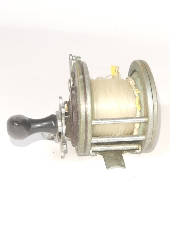 Bronson Reel Co. Seawolf 250 Fishing Reel: Bronson Reel Co. Seawolf 250 Fishing Reel, 5in