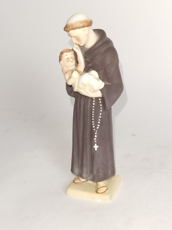 Goebel Sacrart Porcelain Figurine: Goebel Sacrart Porcelain Figurine, 7.25in