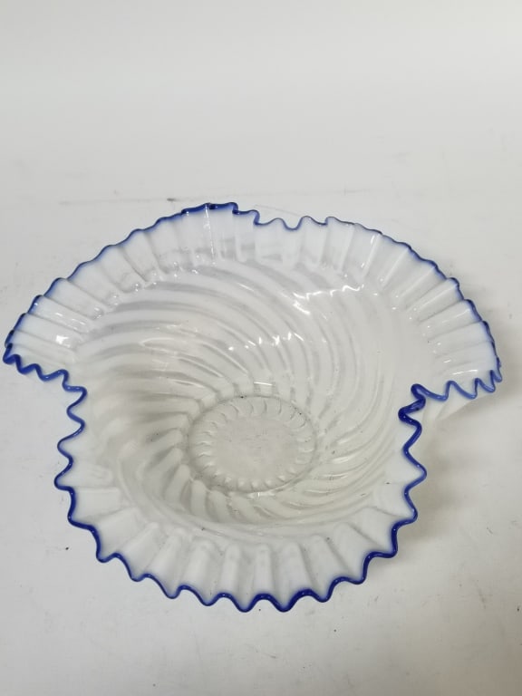 Fenton Blue Ridge Tricorner Glass Dish (1 of 4)