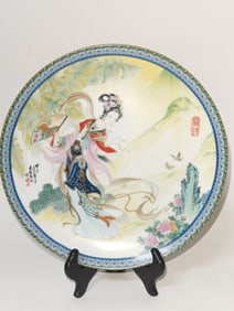 Chinese Porcelain "HongLouMeng" Plate