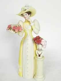 2005 Avon Mrs. Albee Award Porcelain Figurine
